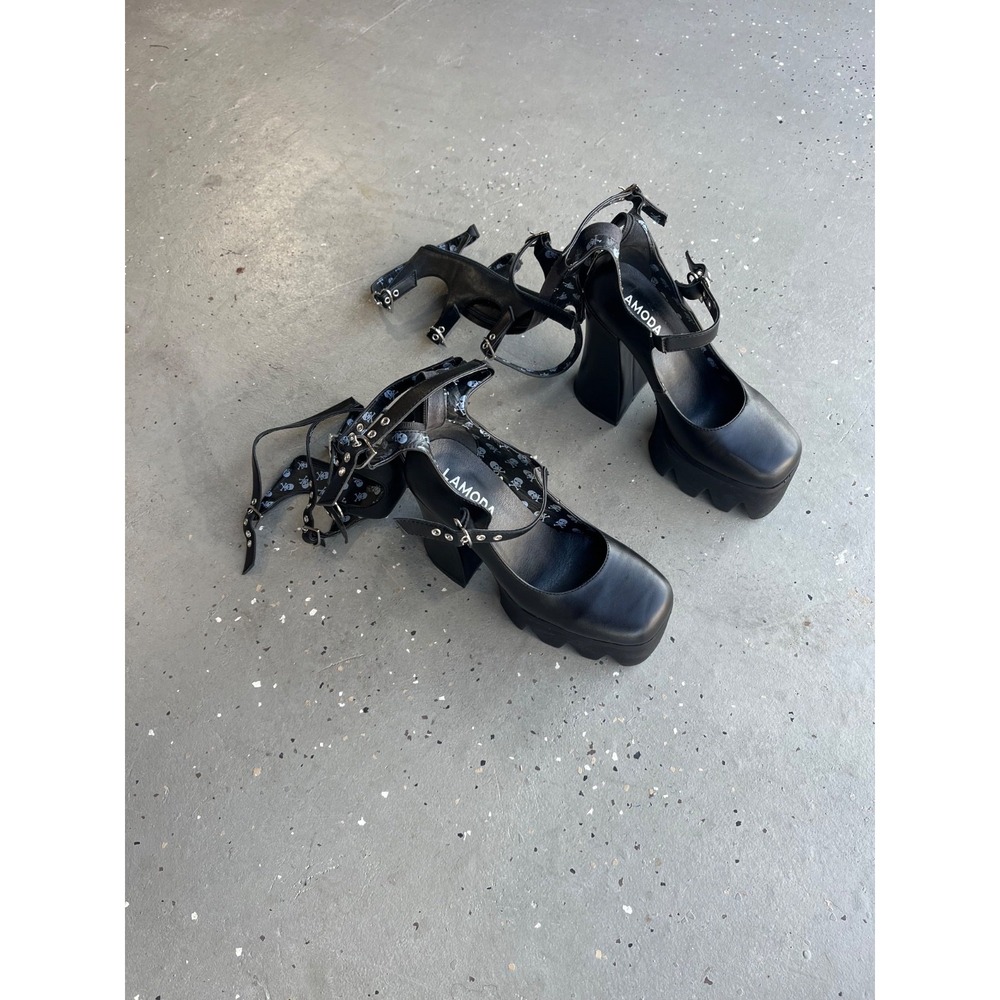 Lamoda Strappy Heart Buckle Chunky Platform Boots Womens 8 Black Vegan Leather